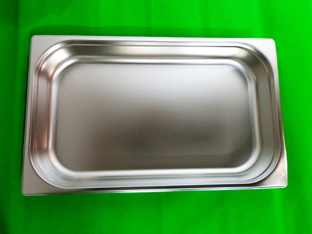 Vogue Stainless Steel 1/1 \‘Gastronorm\’ 9Ltr Pan 65mm, K903, 5 No. trays.